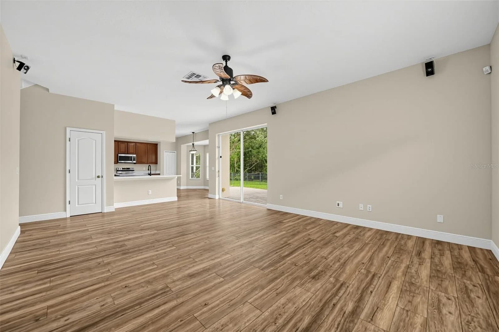 Photo 4 of 10106 HIDDEN DUNES Lane