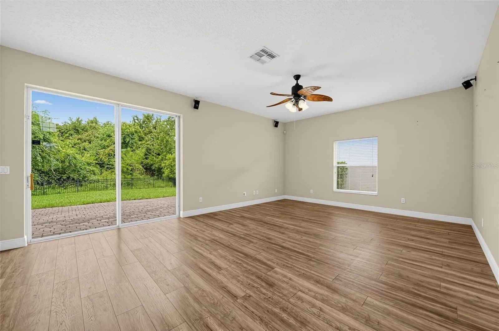 Photo 5 of 10106 HIDDEN DUNES Lane