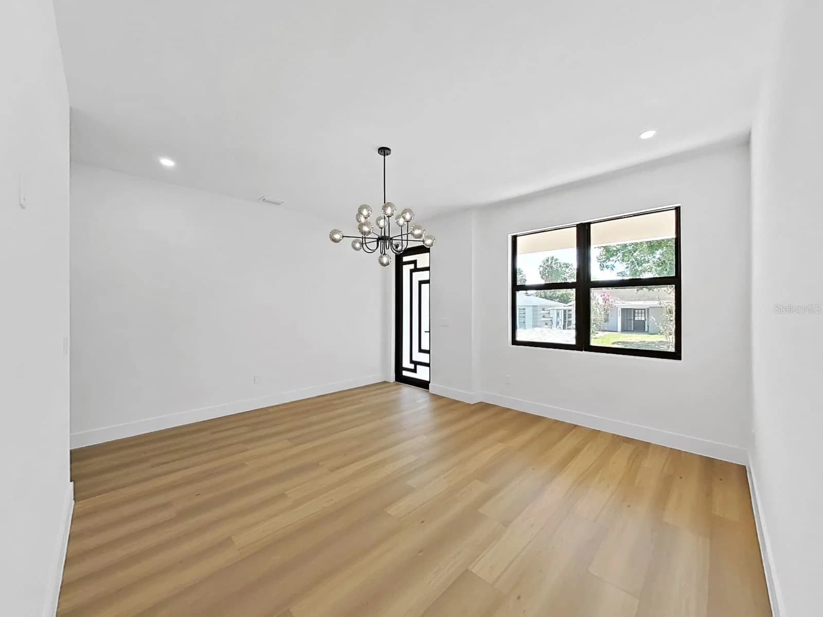 Photo 5 of 1505 GRACE Street
