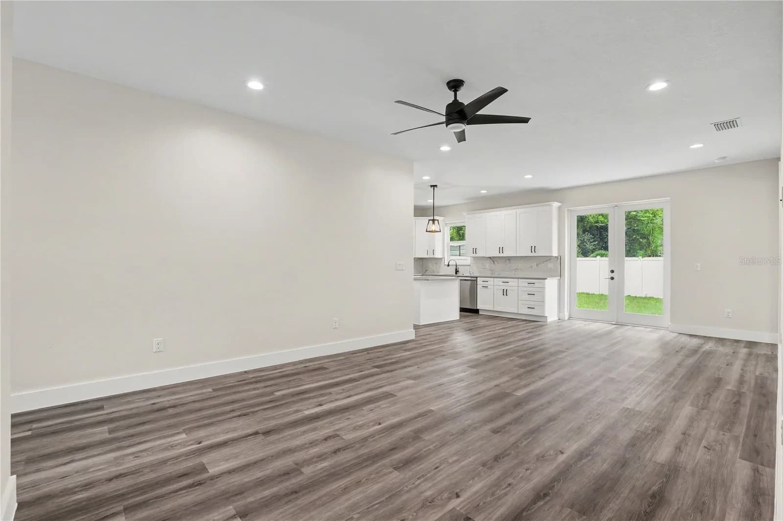 Photo 5 of 4013 CURTIS Street