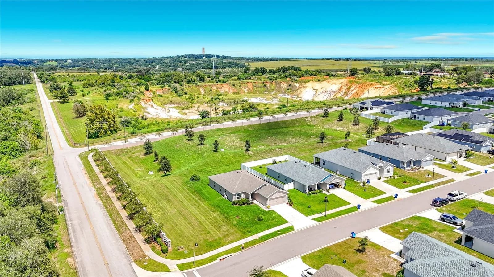 Photo 4 of 505 SCENIC BLUFF Boulevard