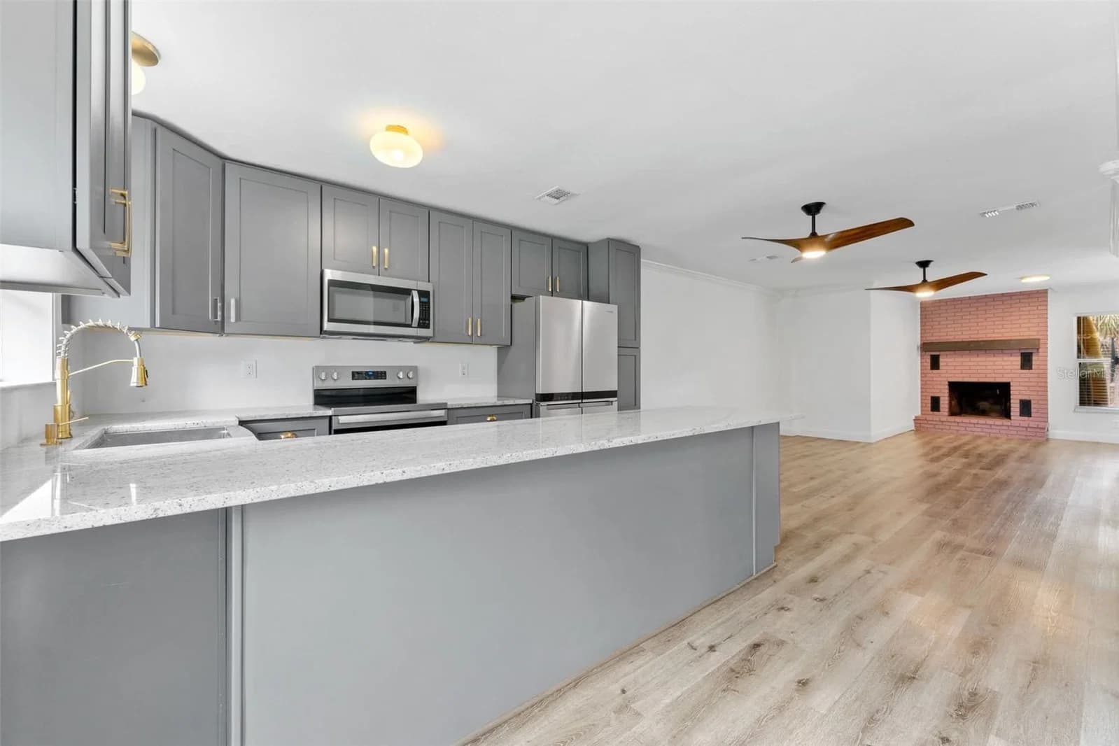 Photo 4 of 7327 WINCHESTER Drive