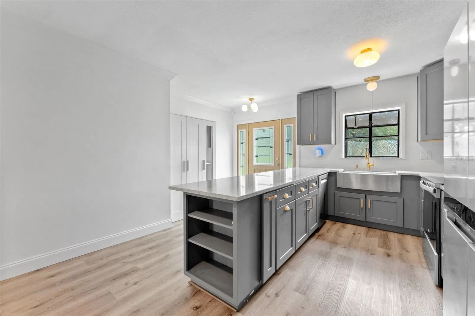 Photo 5 of 7327 WINCHESTER Drive