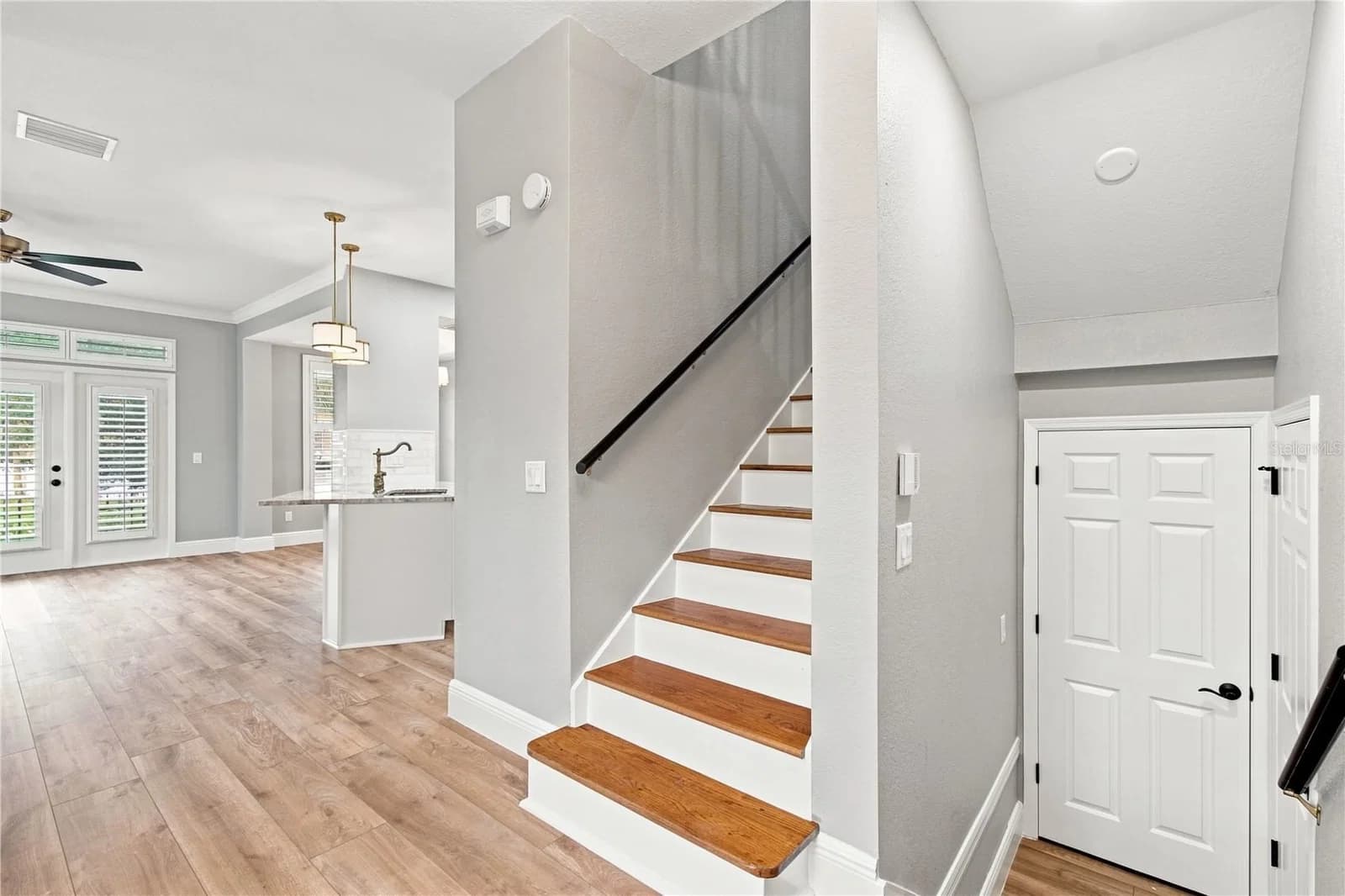 Photo 5 of 113 BOSPHOROUS Avenue #1