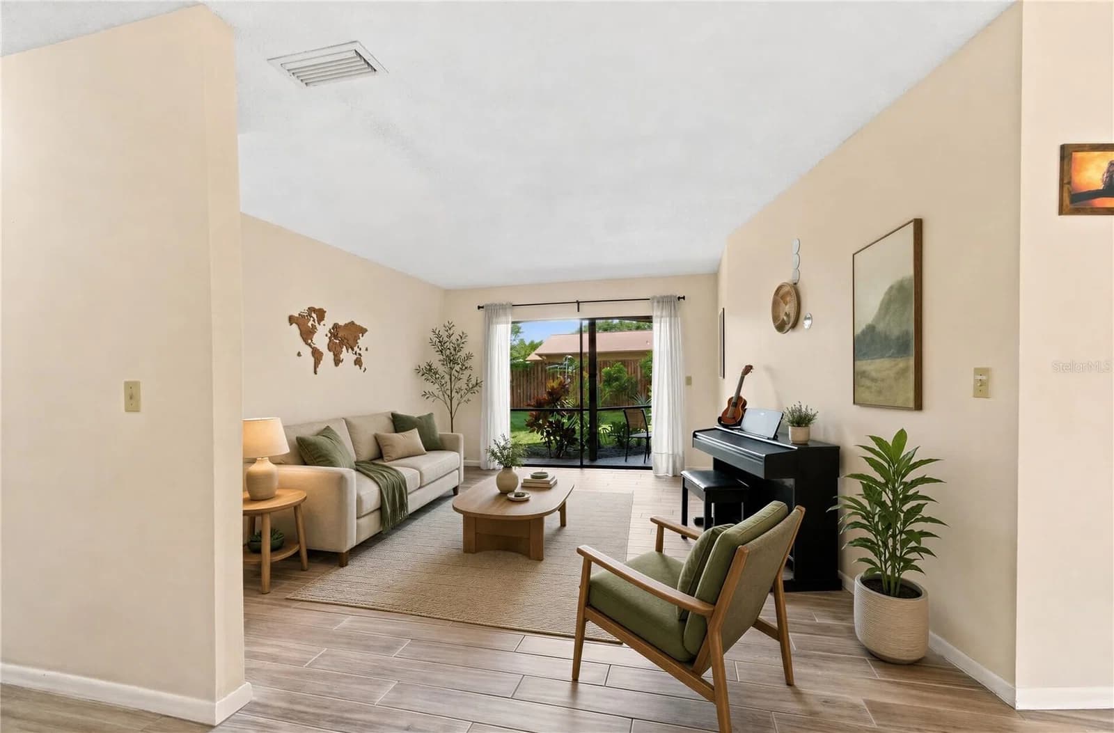 Photo 4 of 4607 CLOVERLAWN Drive
