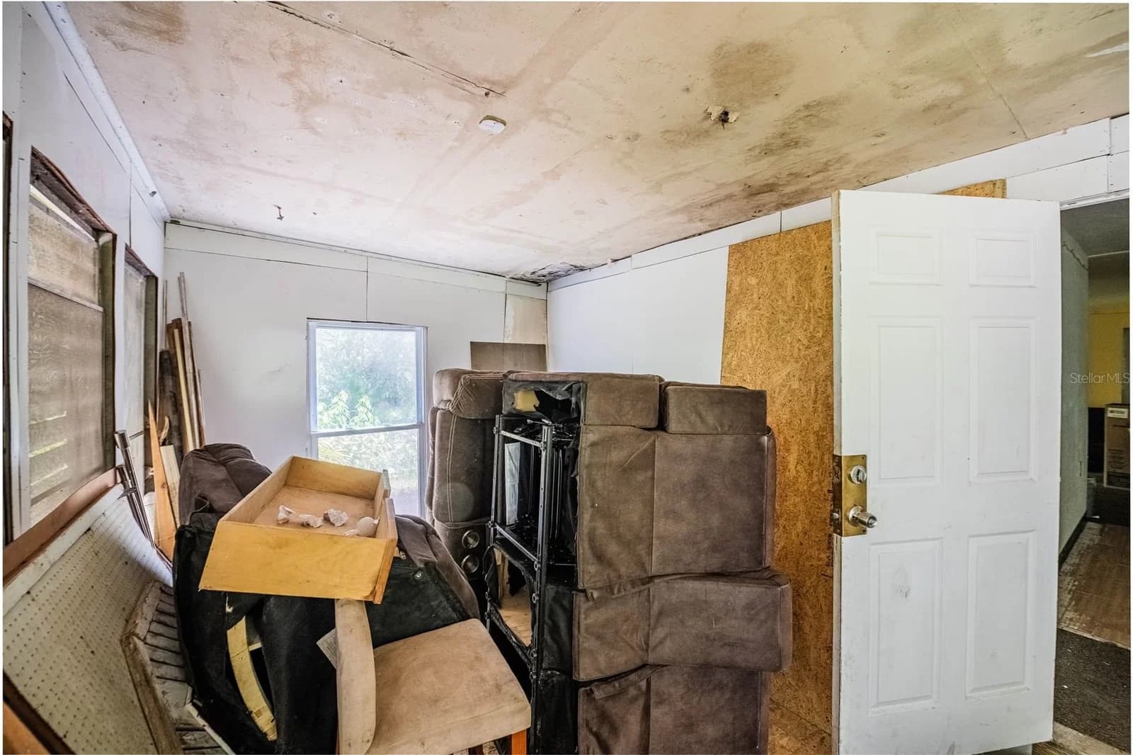 Photo 4 of 3312 LYNN Drive