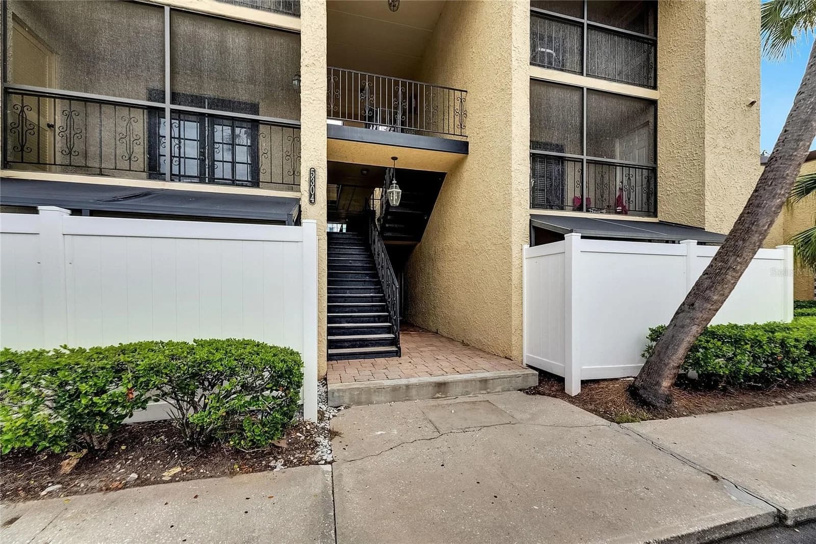 5304 KENNEDY Boulevard #106