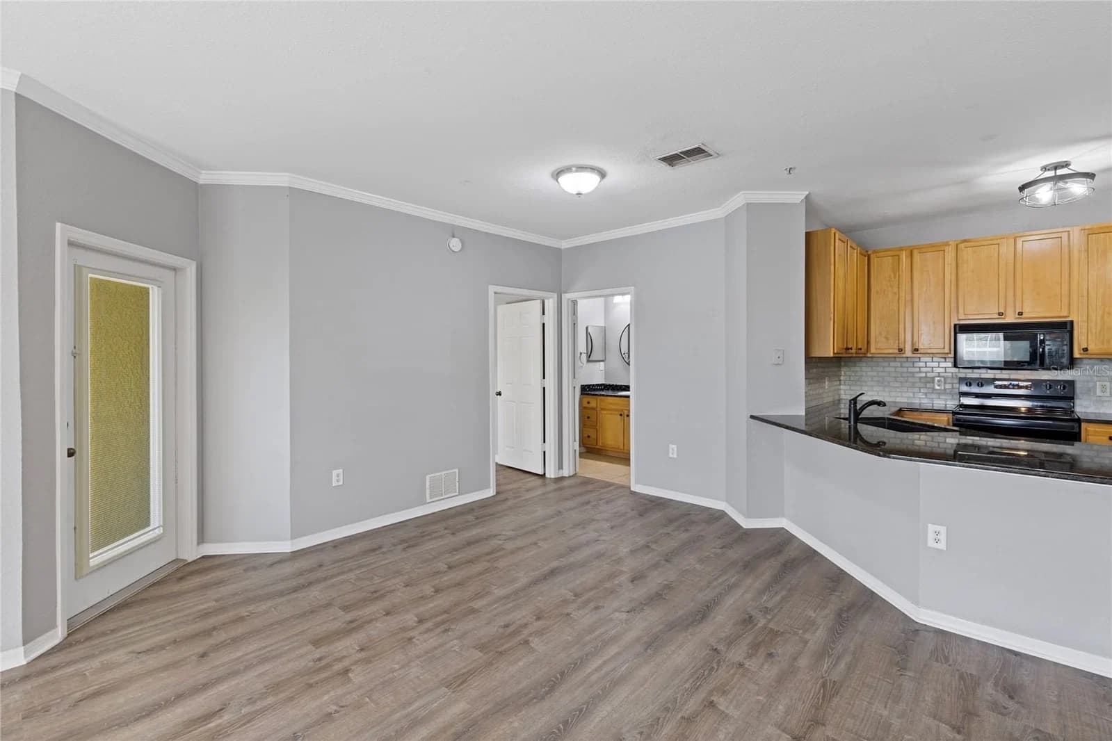 Photo 5 of 10105 COURTNEY OAKS Circle #203