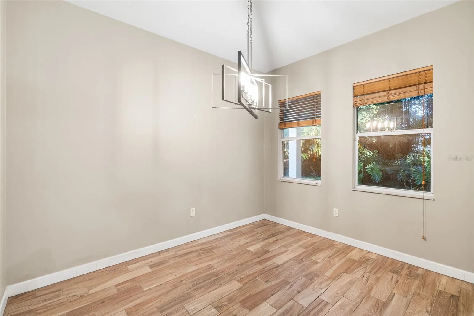 Photo 5 of 4117 WOODACRE Lane