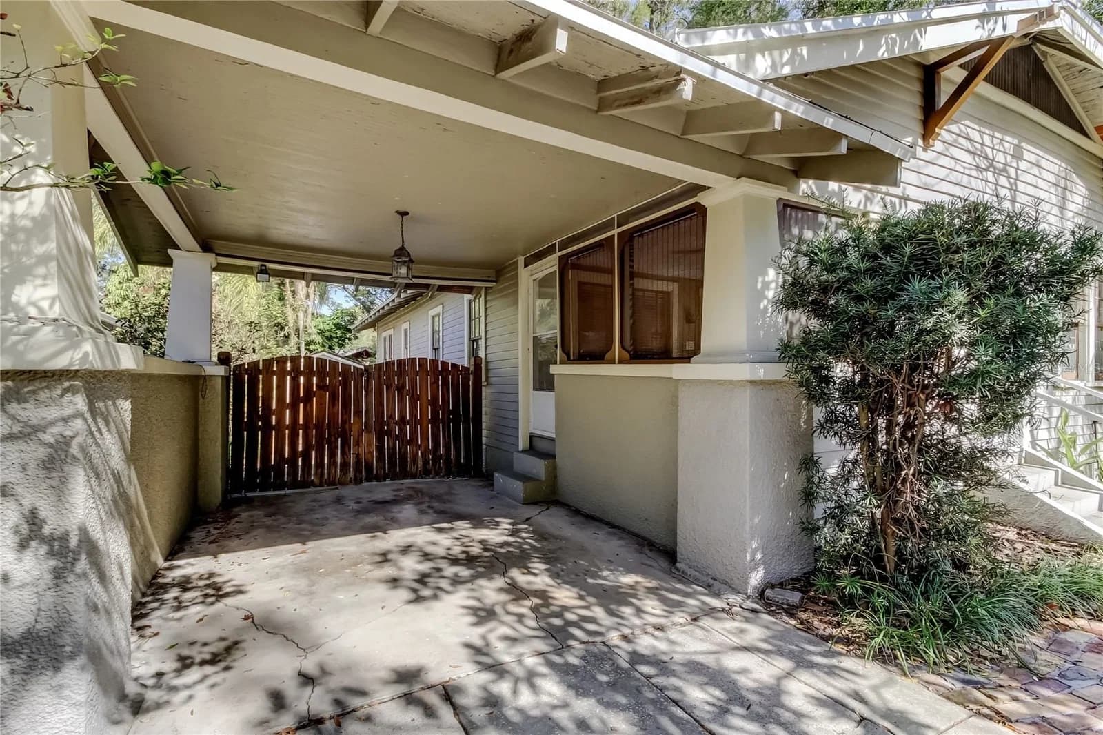 1004 CRENSHAW Street