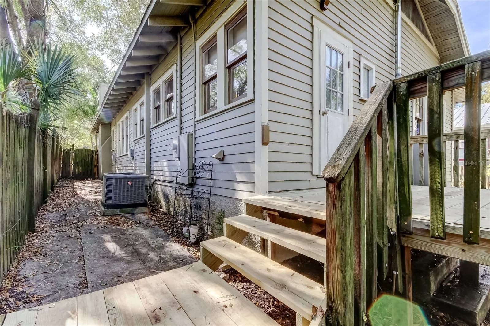 1004 CRENSHAW Street