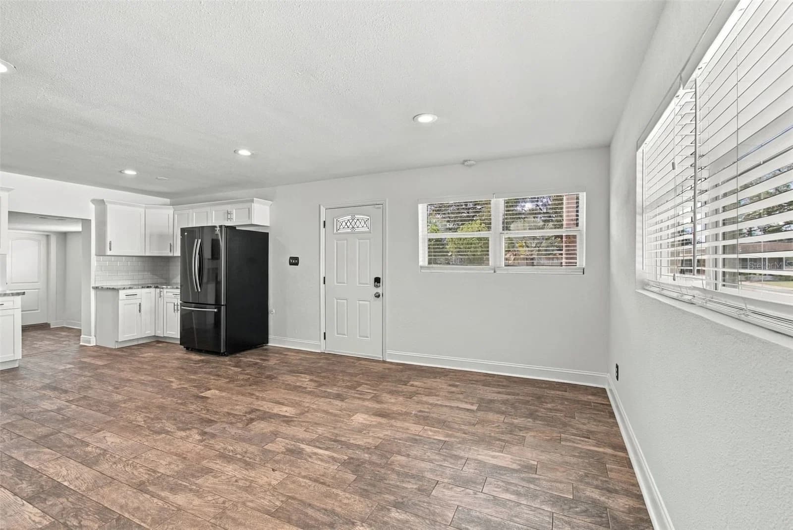 Photo 5 of 4107 WYOMING Avenue