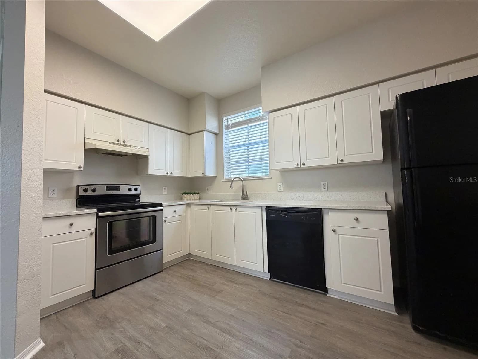 Photo 5 of 4005 PALMETTO PALM Court