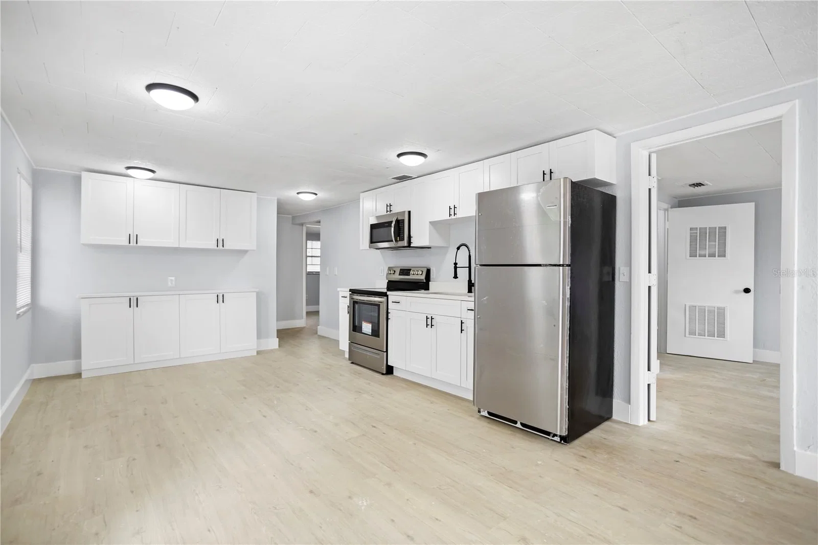 Photo 4 of 12703 15TH Street