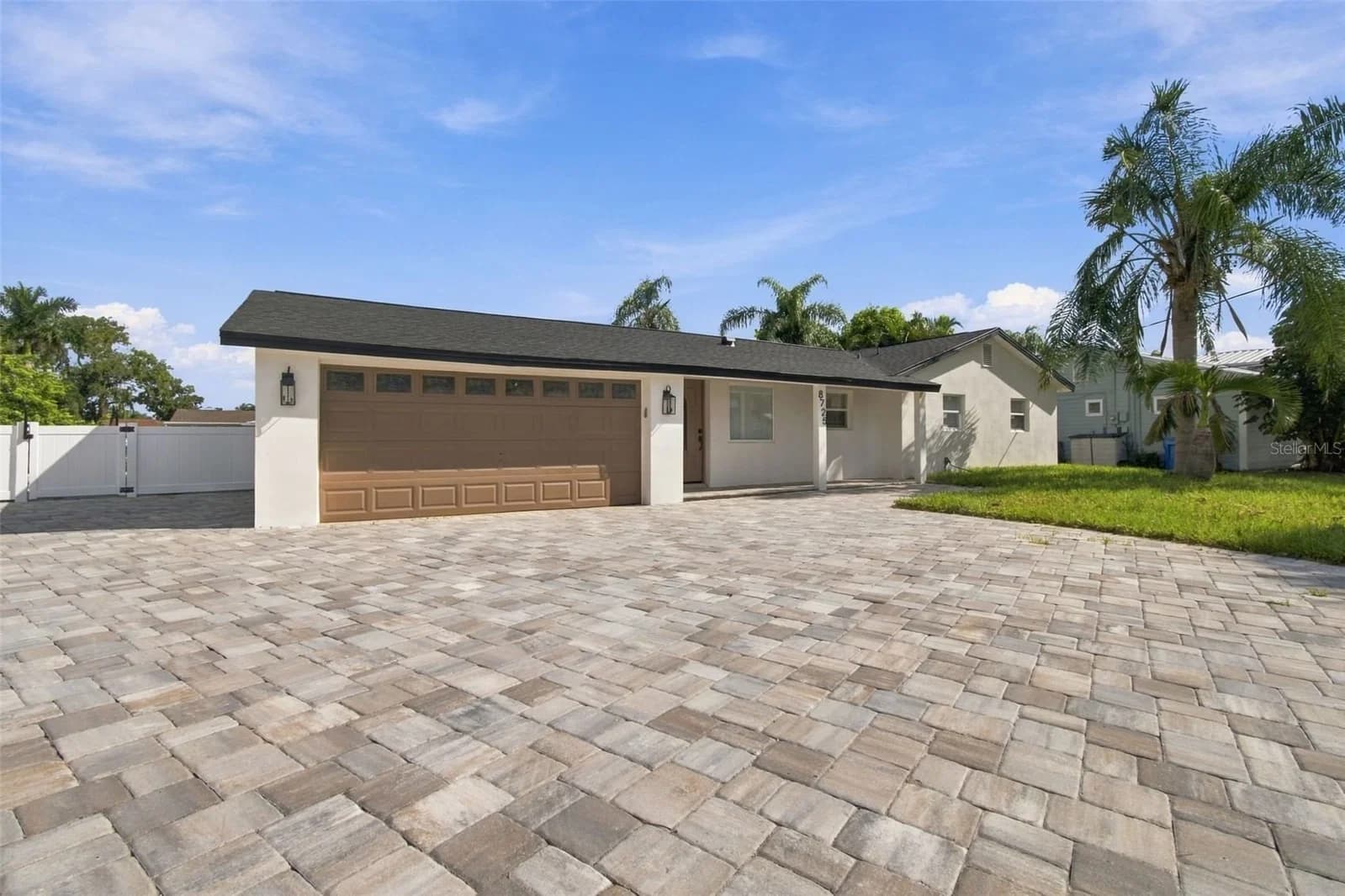 Photo 4 of 8725 THORNWOOD Lane