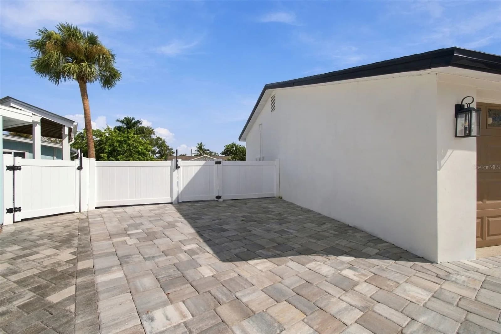 Photo 5 of 8725 THORNWOOD Lane