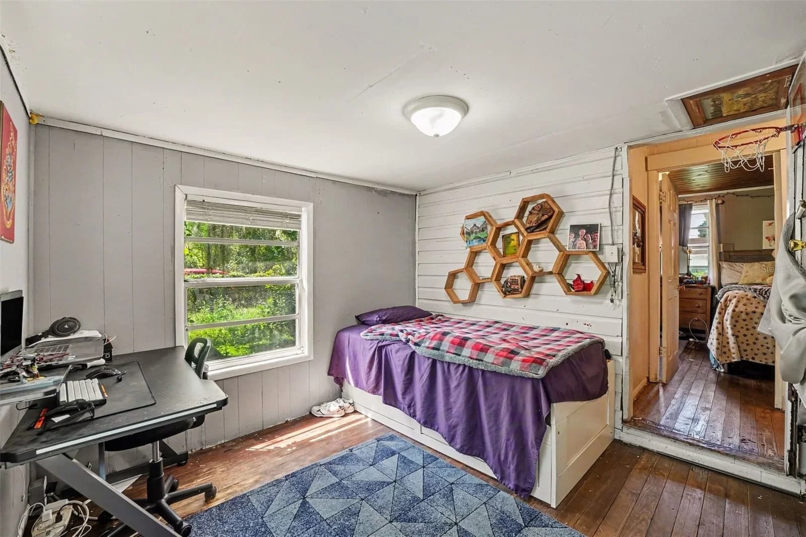 Photo 5 of 1329 OAK Drive
