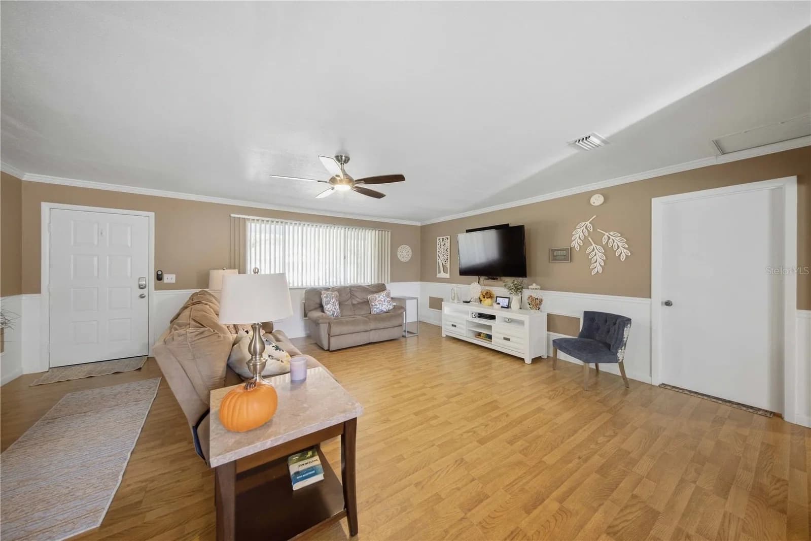 Photo 4 of 10953 83RD Court