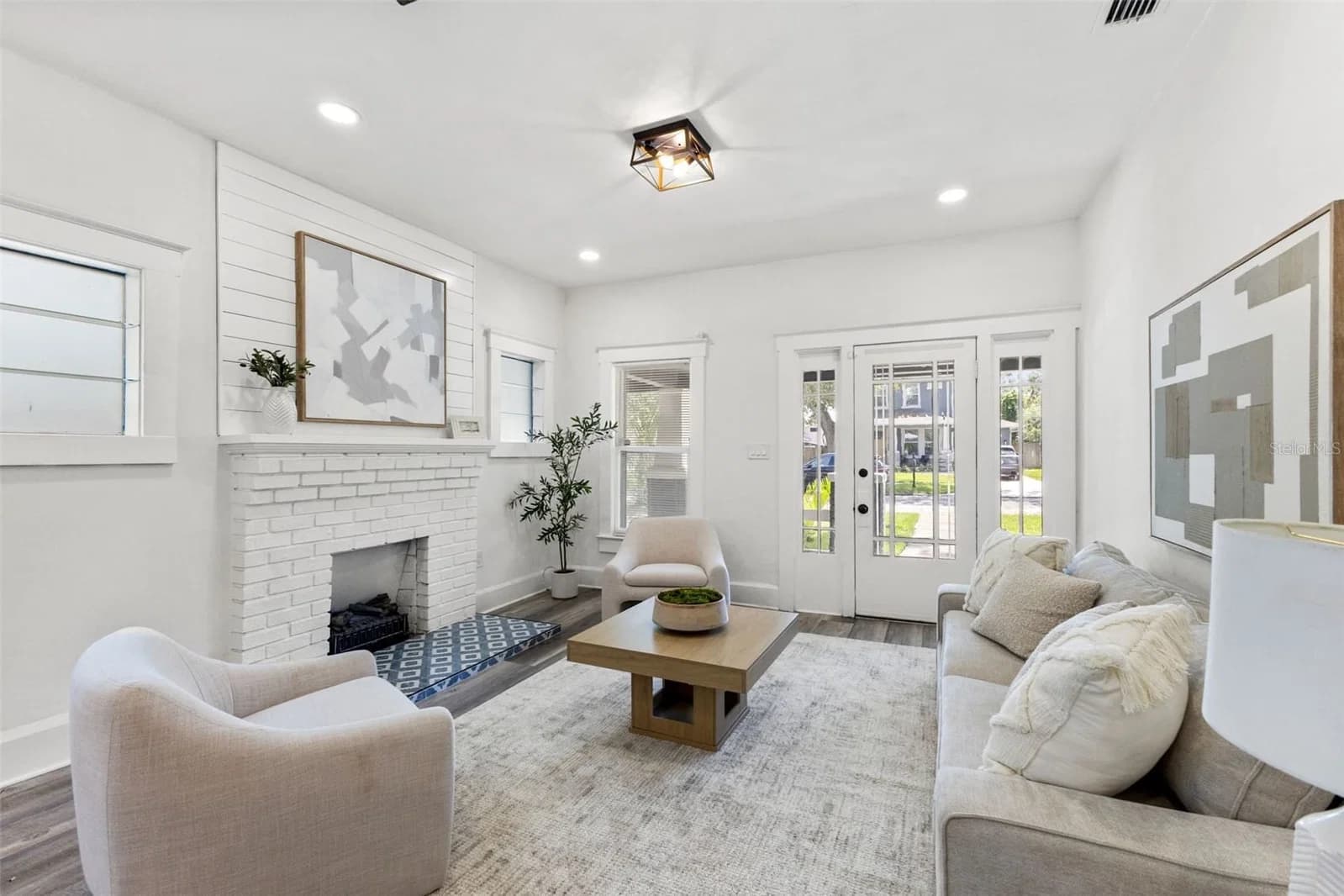 303 CURTIS Street
