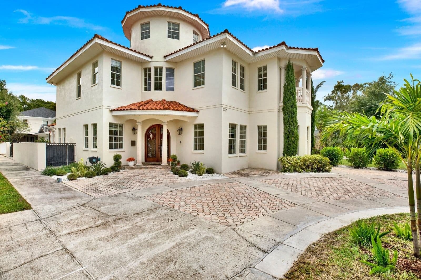 2721 ROYAL Court