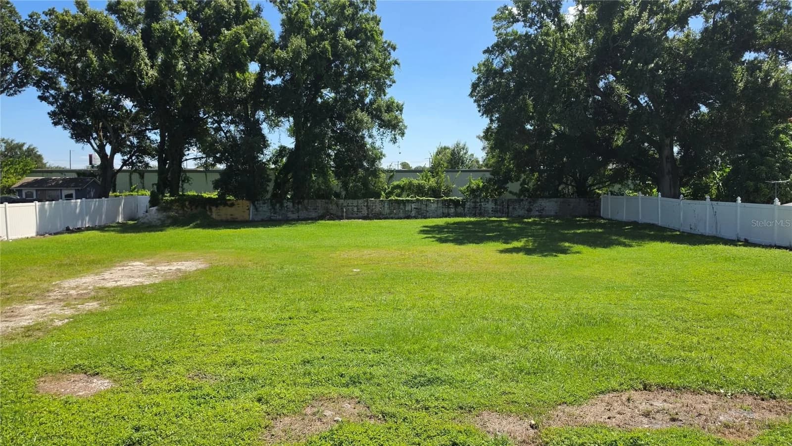 Photo 5 of 4034 COMANCHE Avenue