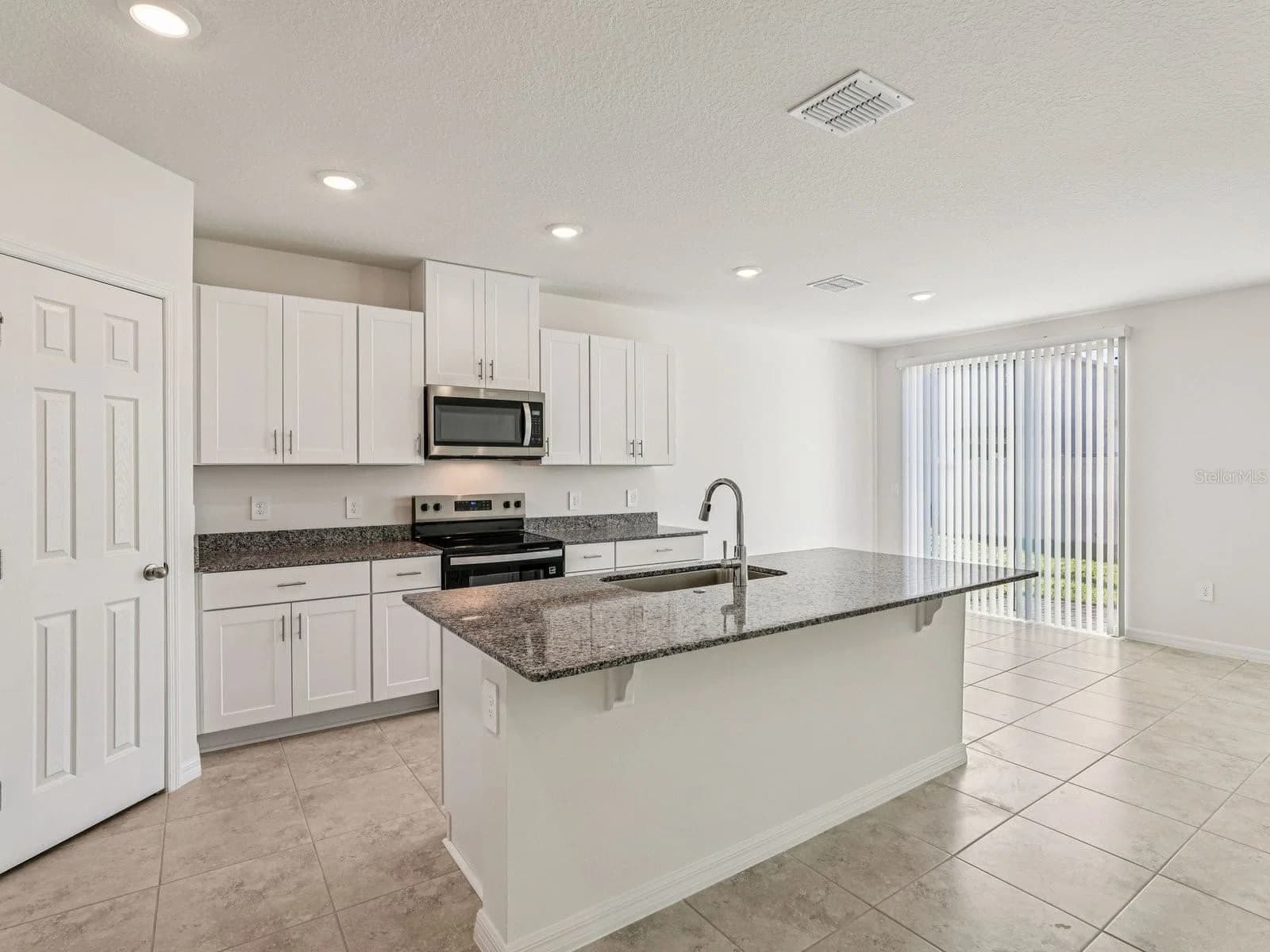 Photo 4 of 1377 OAK VALLEY Drive