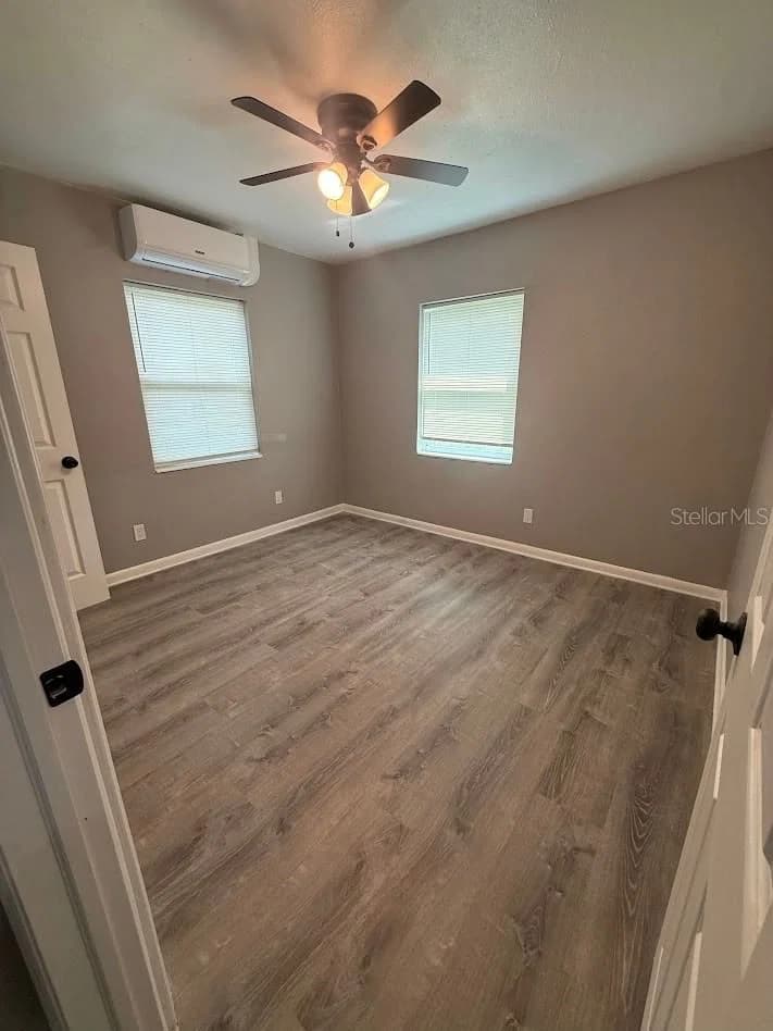 Photo 4 of 704 RICHMERE Street
