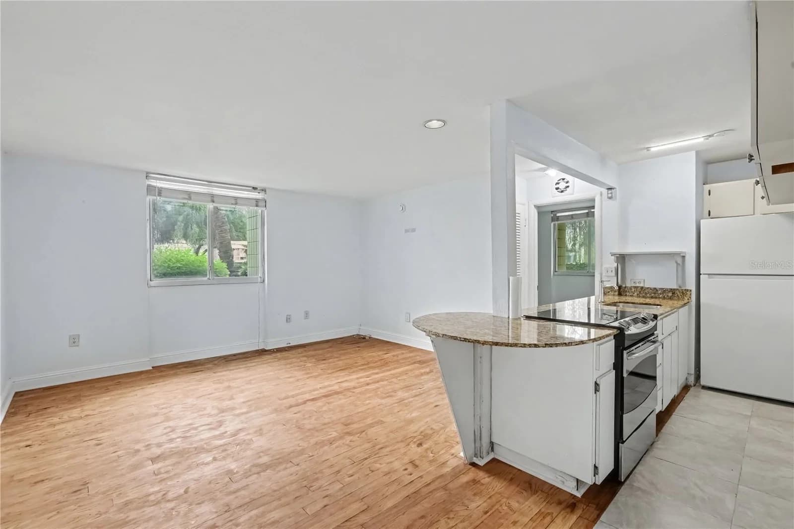 Photo 5 of 1301 HOWARD Avenue #B1