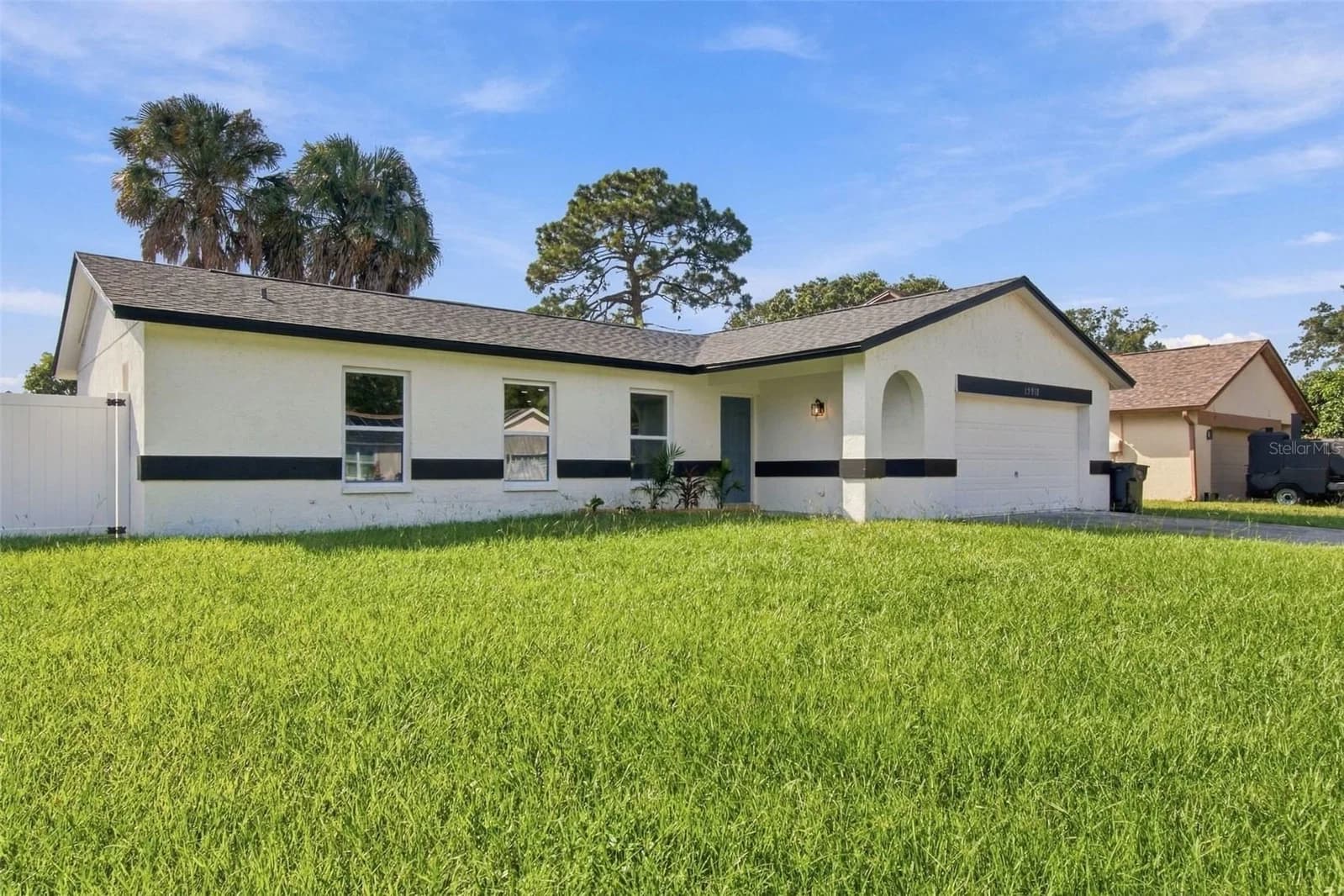Photo 2 of 13918 BRIARDALE Lane