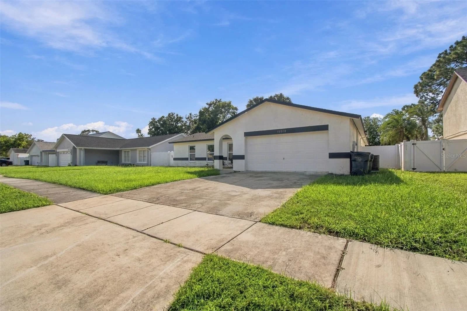 Photo 4 of 13918 BRIARDALE Lane