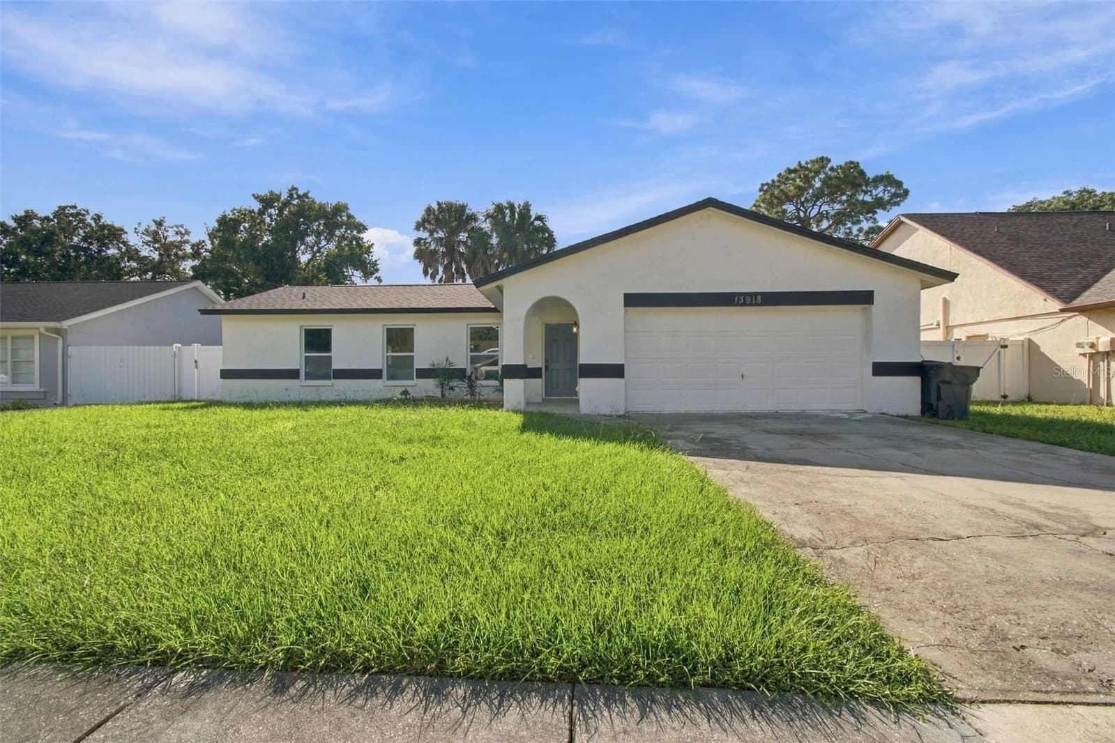 Photo 3 of 13918 BRIARDALE Lane