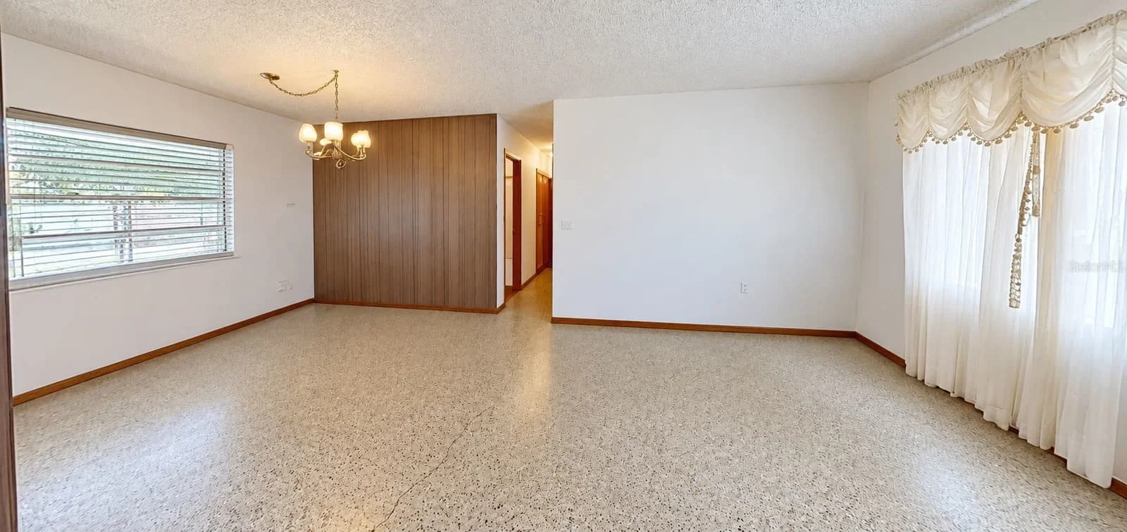 Photo 4 of 1443 ALHAMBRA Drive