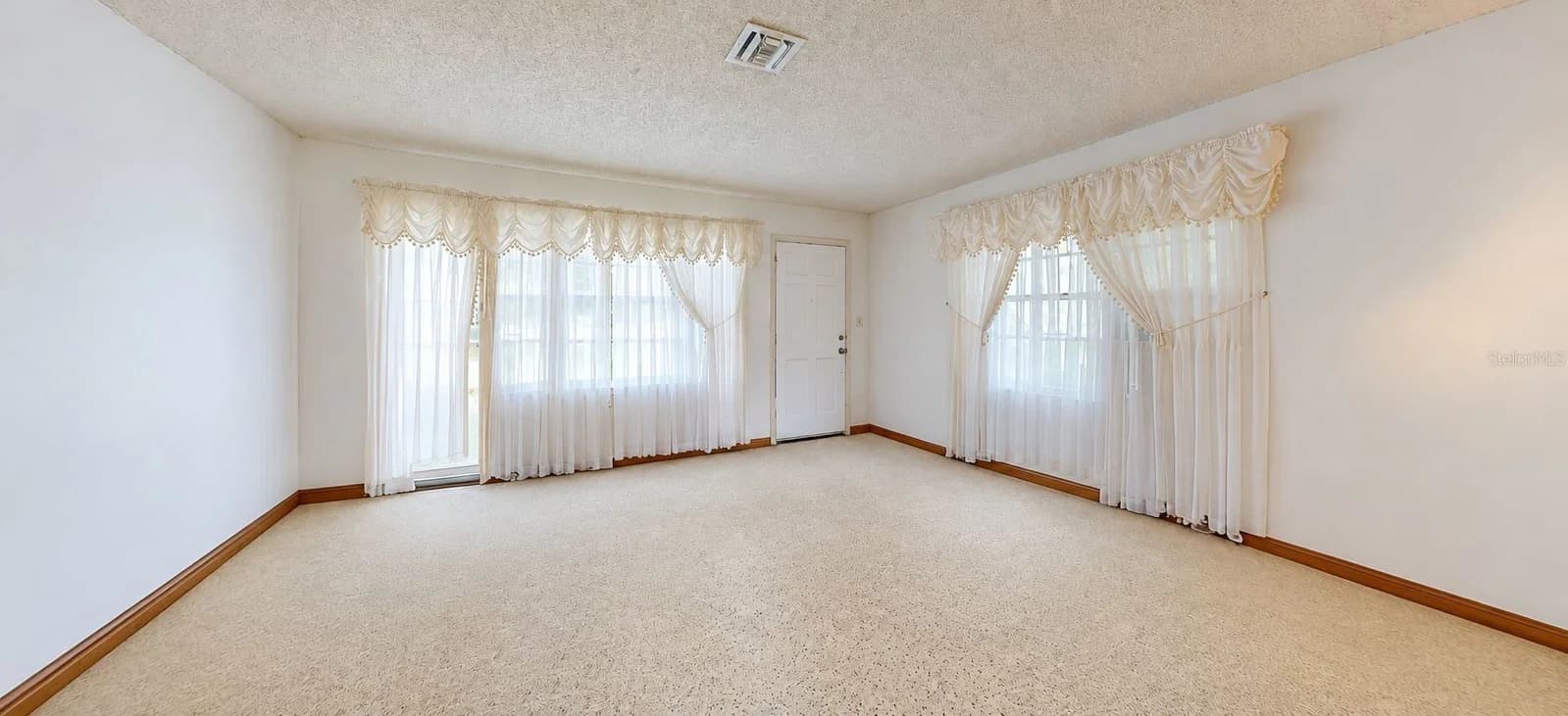 Photo 5 of 1443 ALHAMBRA Drive