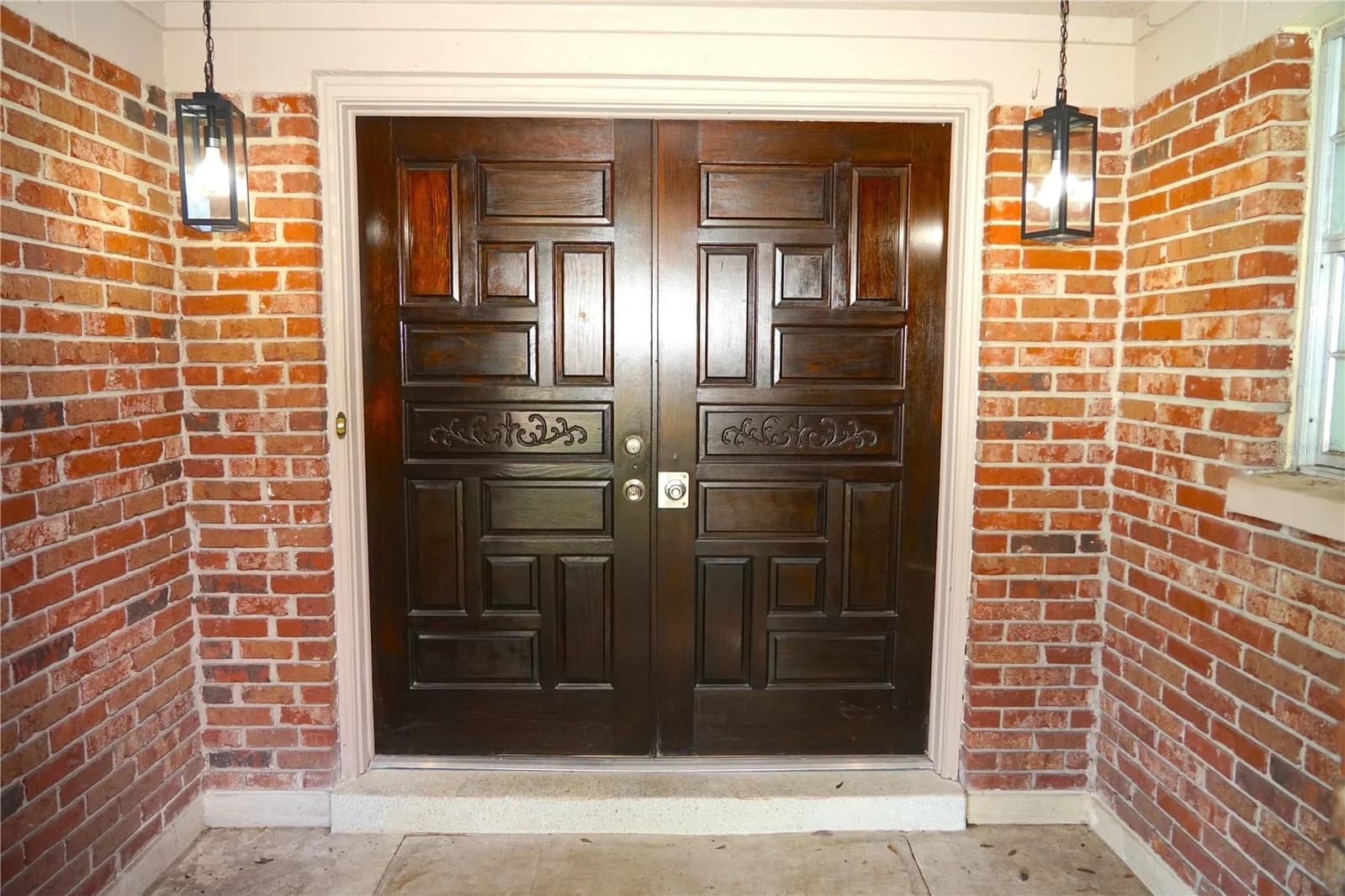 Photo 5 of 1815 LOWRY Avenue