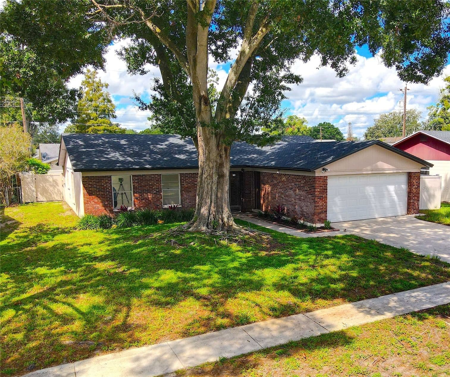 Photo 4 of 1815 LOWRY Avenue