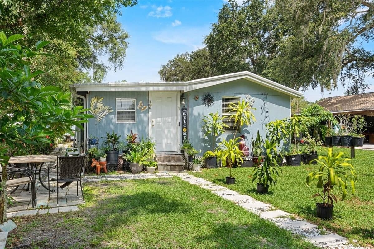 306 E AVENUE A WAHNETA