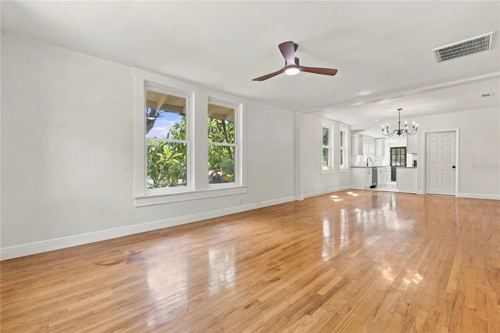 Photo 4 of 511 FRANCES Avenue