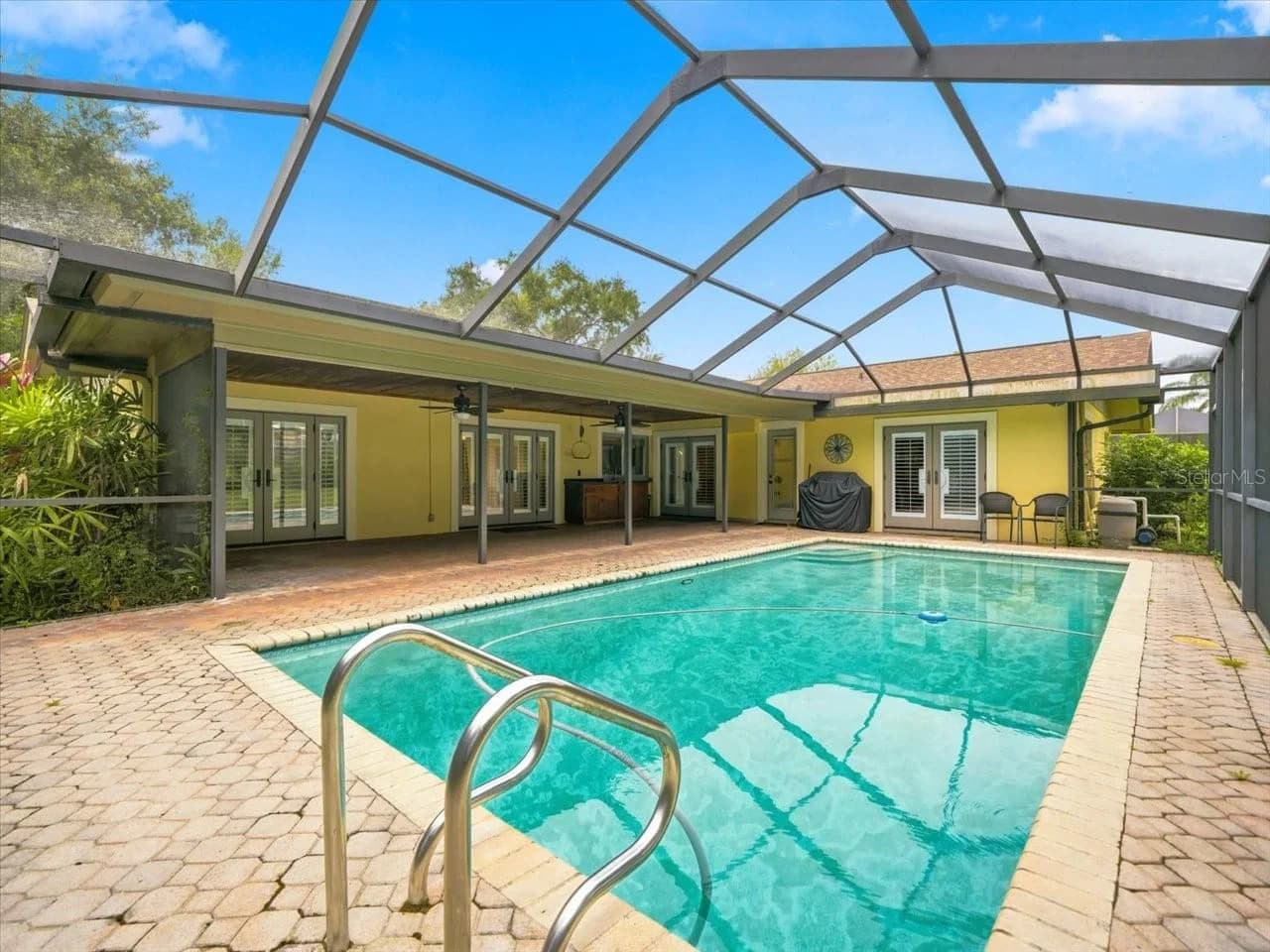 Photo 4 of 13903 MIDDLE PARK Drive