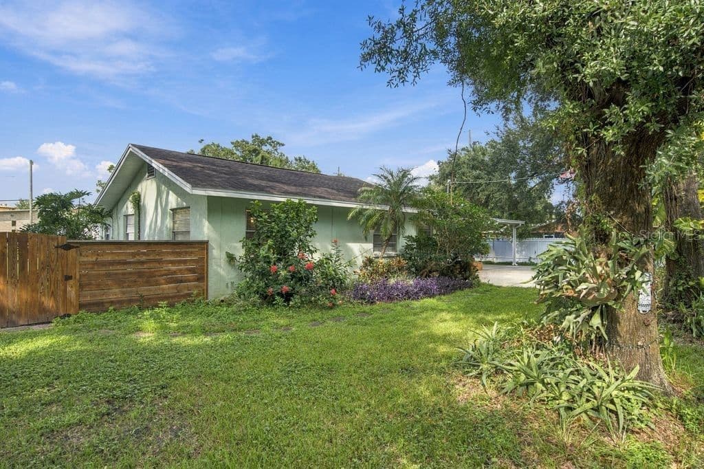 Photo 4 of 3909 POWHATAN Avenue