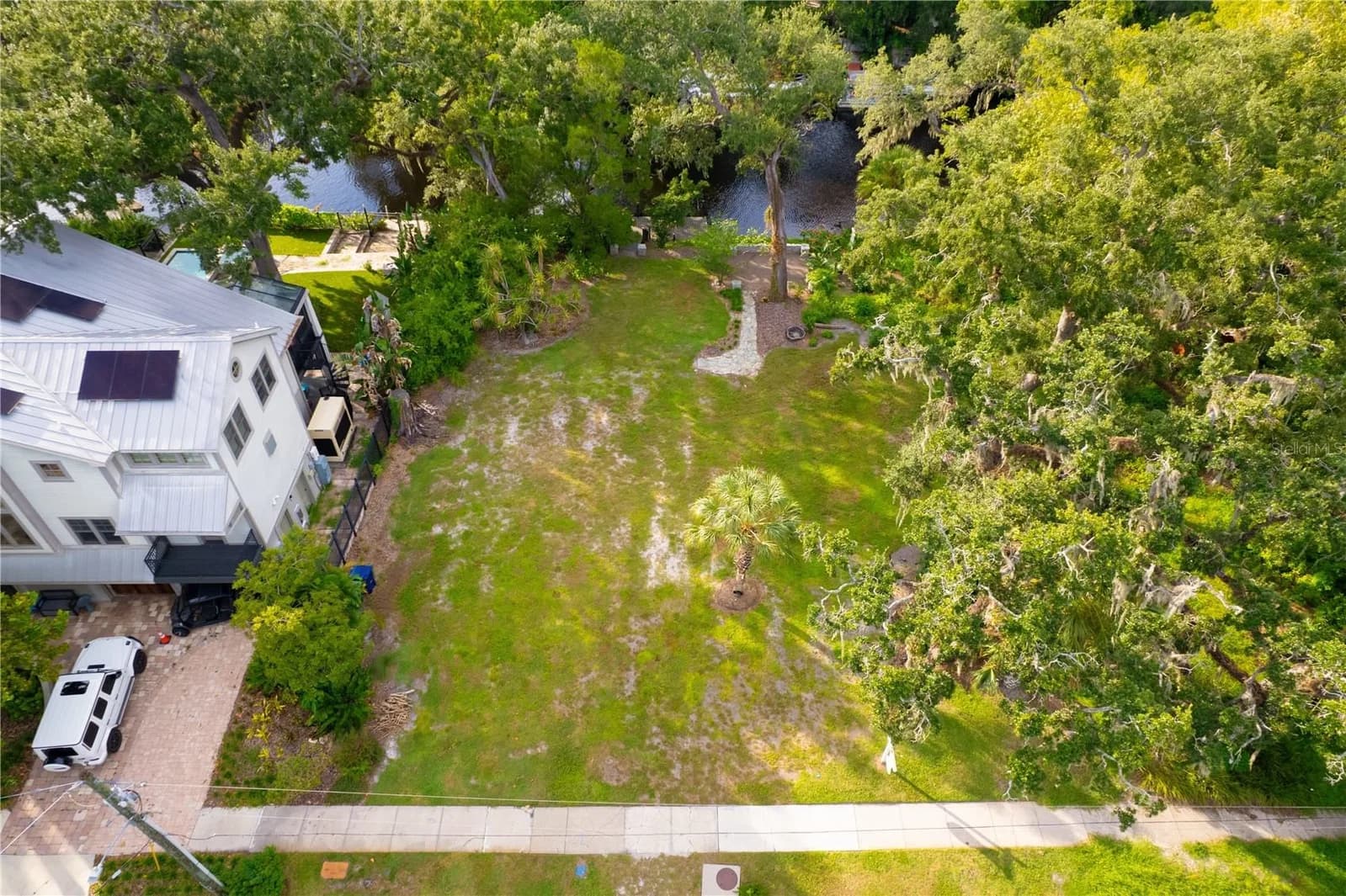 1214 PARK CIR
