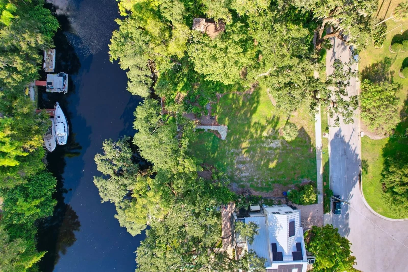 1214 PARK CIR