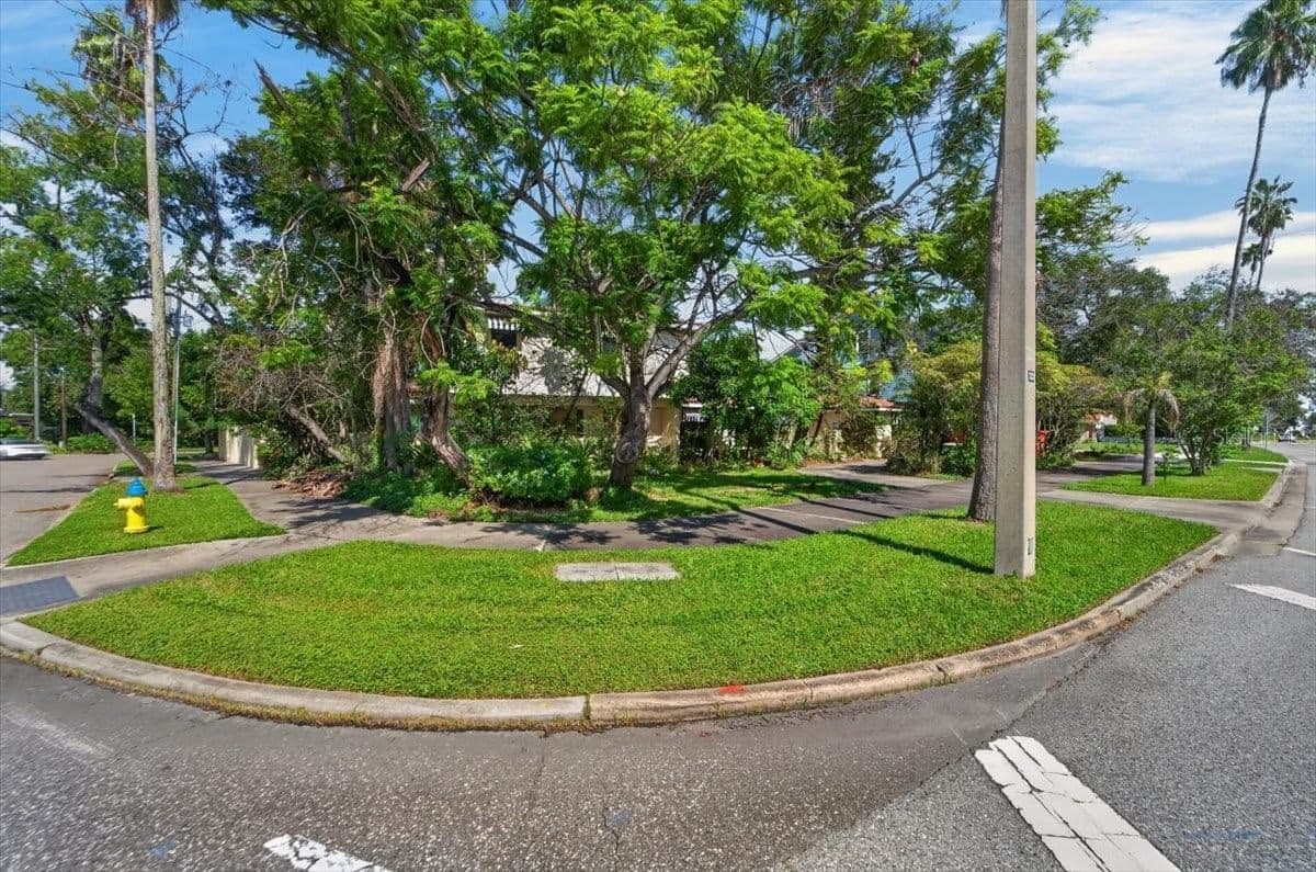 Photo 5 of 114 DAVIS Boulevard