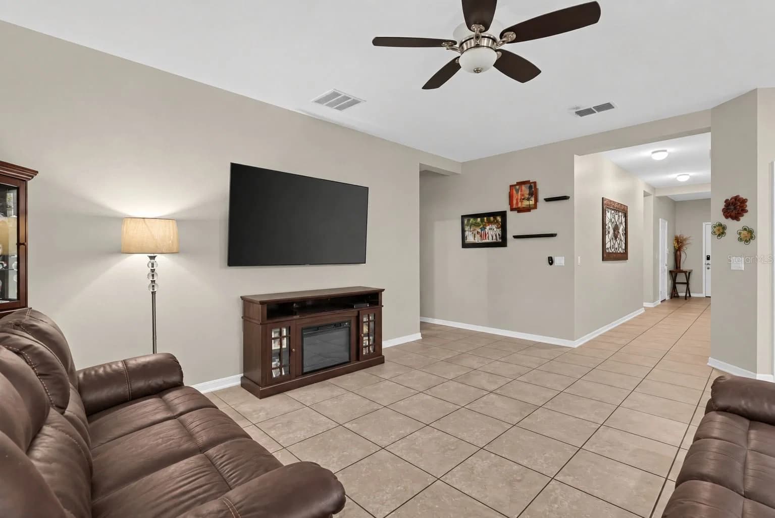 225 LAKESHORE Drive