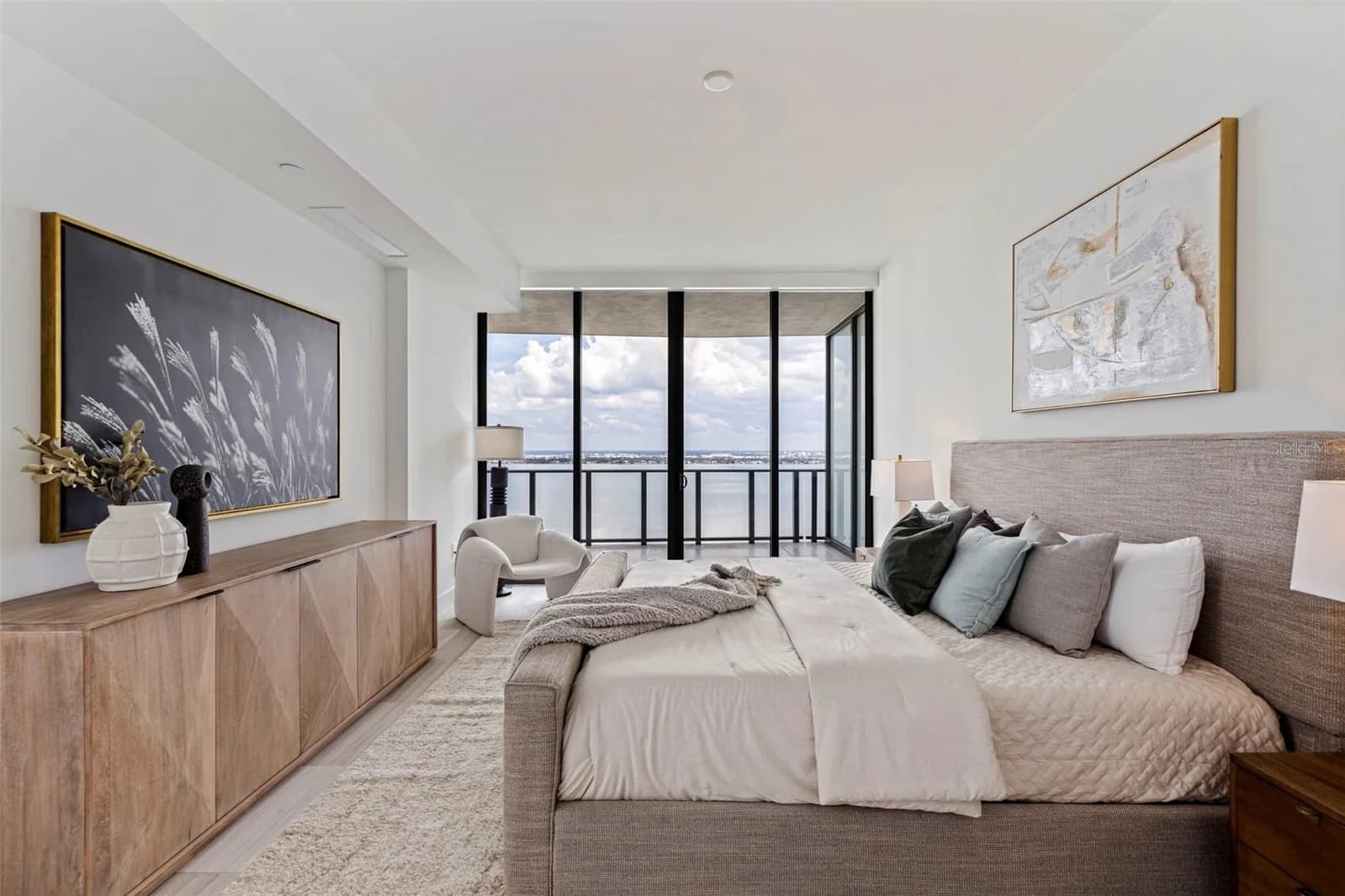 Photo 4 of 3015 YSABELLA Avenue #2401