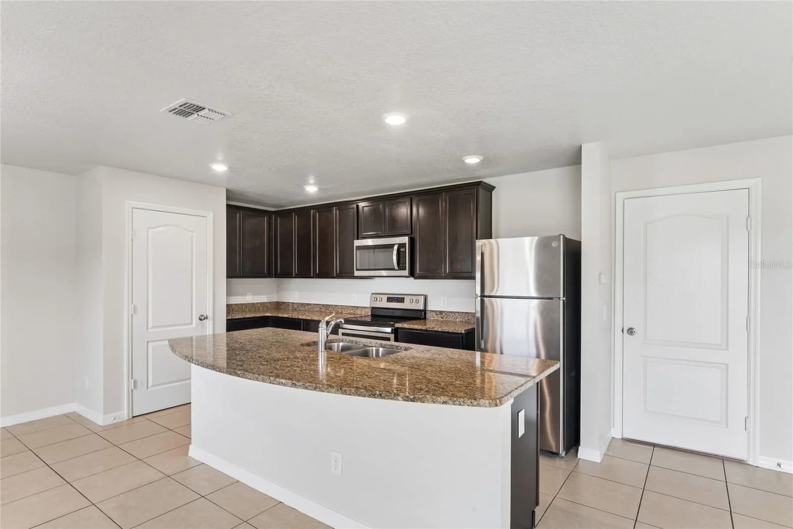 Photo 5 of 2513 CASPIAN Drive