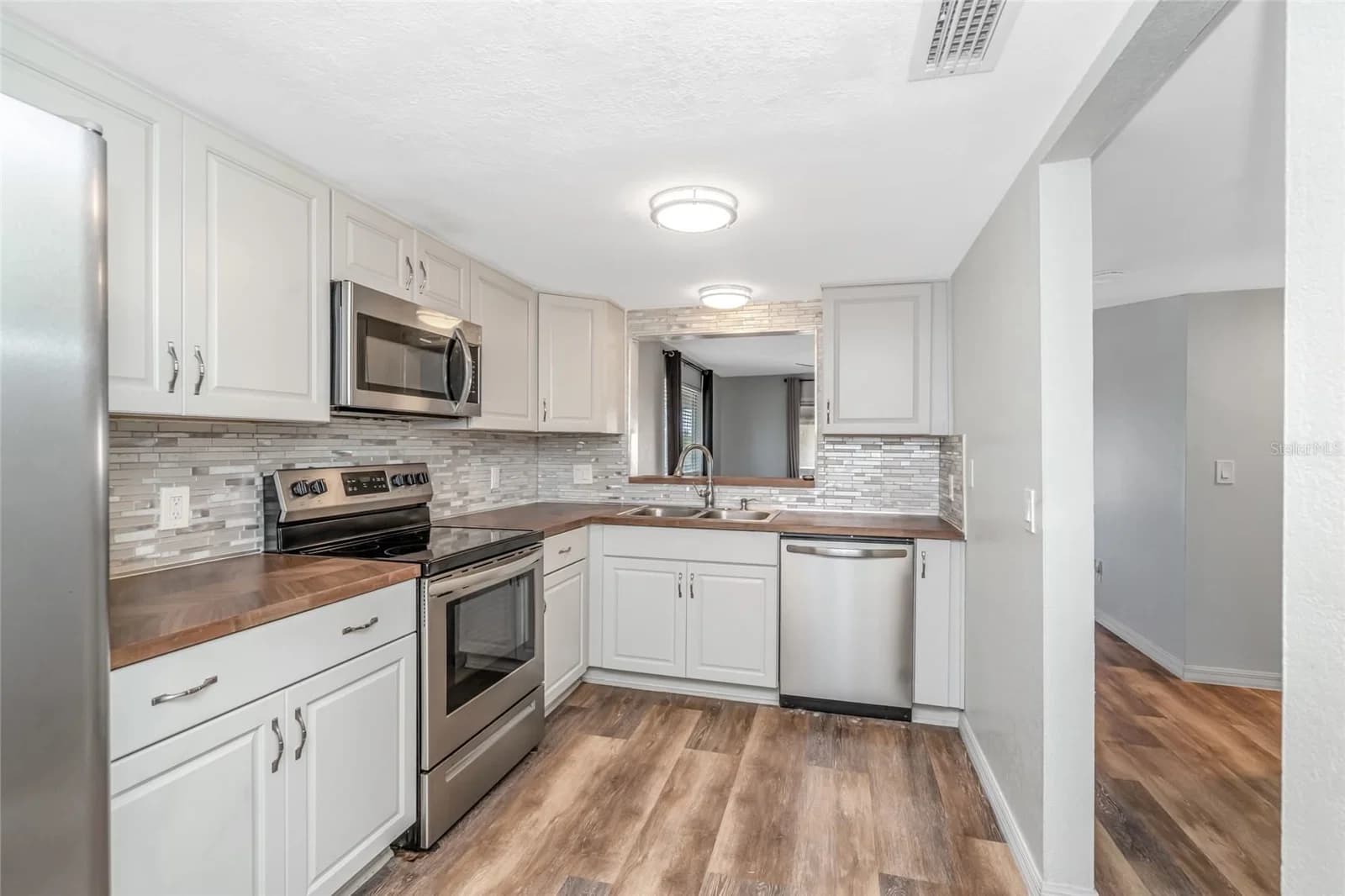 Photo 5 of 6308 NEWTOWN Circle #8C1