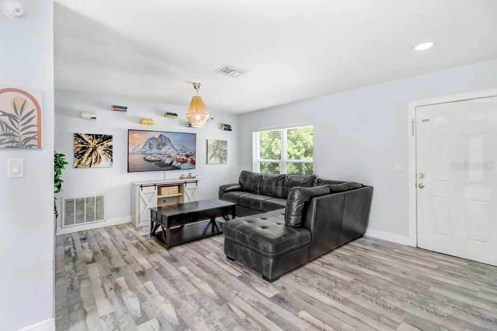 Photo 4 of 5005 110TH Avenue