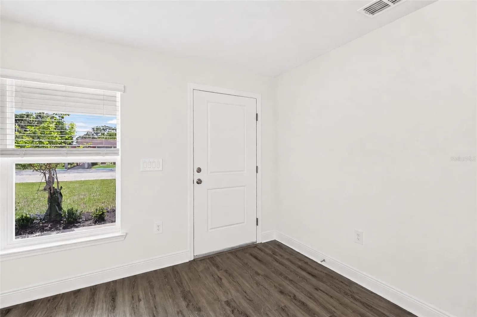 Photo 4 of 437 ALVINA Avenue
