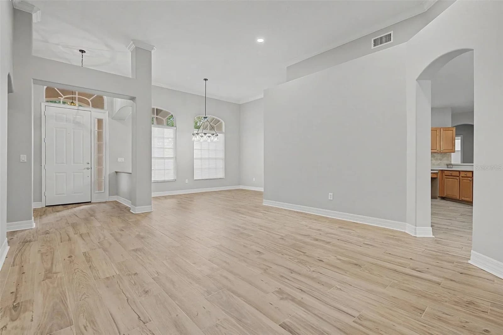 Photo 5 of 19205 AUTUMN WOODS Avenue