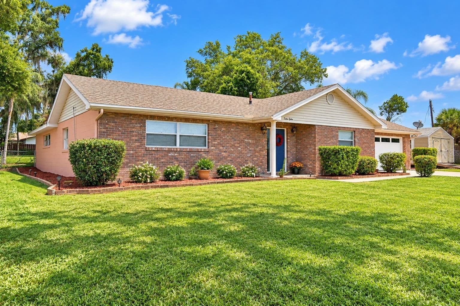 1215 NW FAIRLANE Court